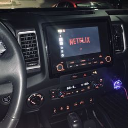 CARPLAY w Netflix + YouTube