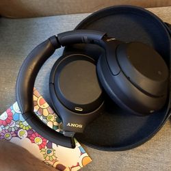 Barely Used Sony WH-1000XM4 Wireless Noise-Cancelling Over-the-Ear Headphones - Navy 