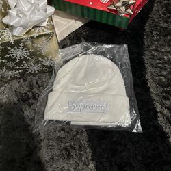 New Era® Box Logo Beanie Style: White Supreme 