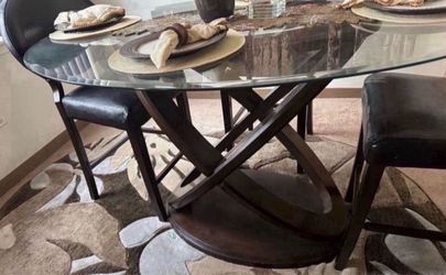 Ashley Furniture Circle Dinning Room  Table/ Temperate Glass  (Good Condition) PICKED UP (Read Description