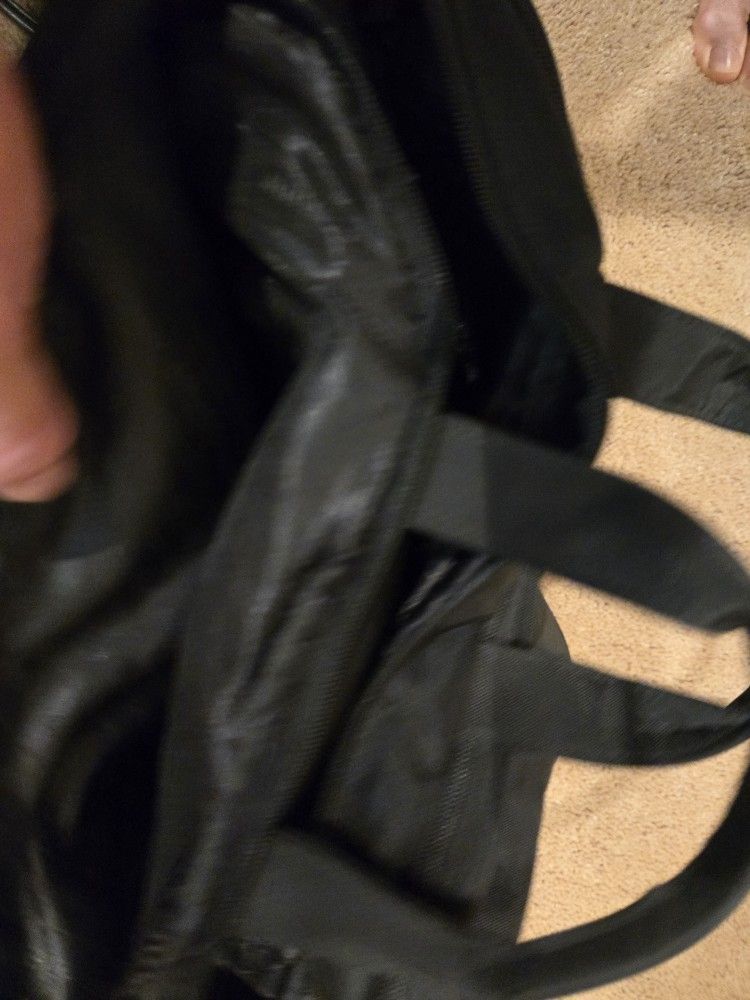 👜 Used Small Handled Bag – Functional & Stylish (Tear Near Handle) $25 OBO
