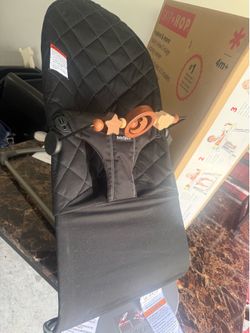 BabyBjΓΆrn Bouncer Bliss, Black, Woven, Classic Quilt | 2-in-1 Adjustable Baby Bouncer Seat and Toddler Chair, Newborn to Toddler (8-29 lbs), 4 Positio