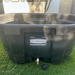 Rubbermaid 100gallon stock tank