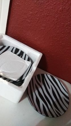 4 zebra plates