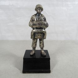 US Army Officers Airborne Division Fully Dressed Paratrooper Statue 9"
