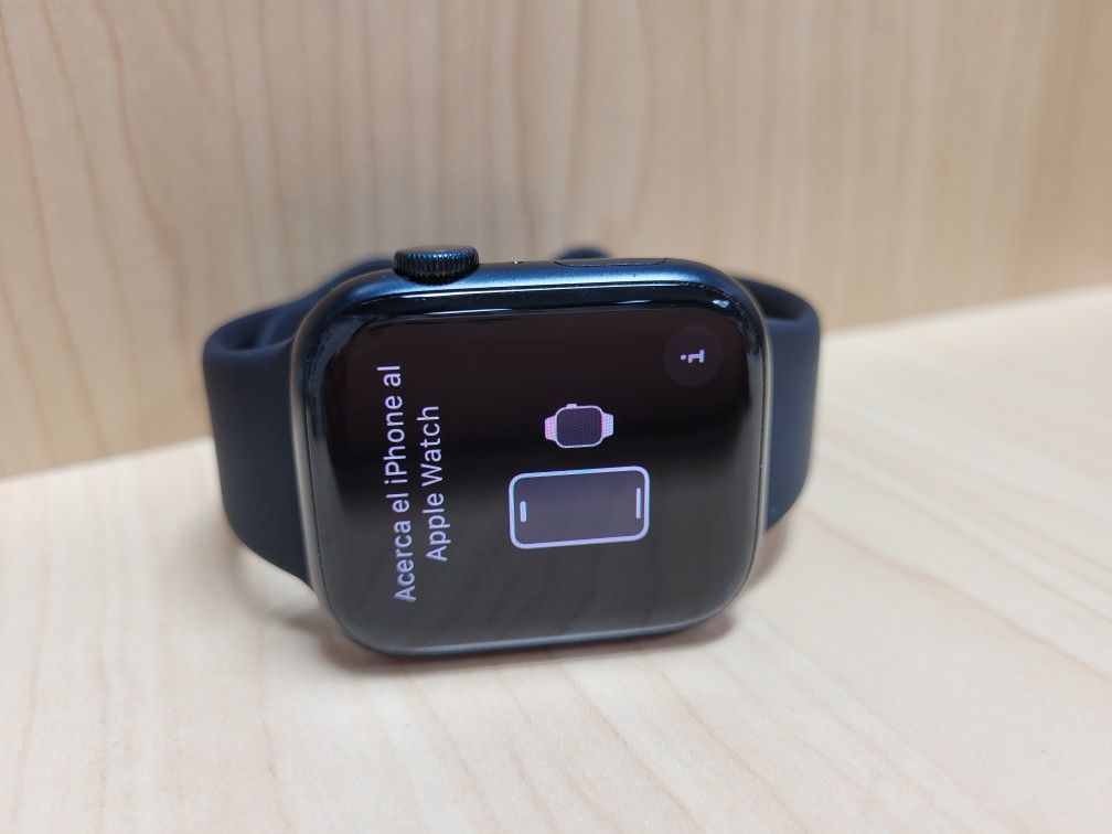 Apple Watch Series 8, 45MM.  Store Pick Up Only..
