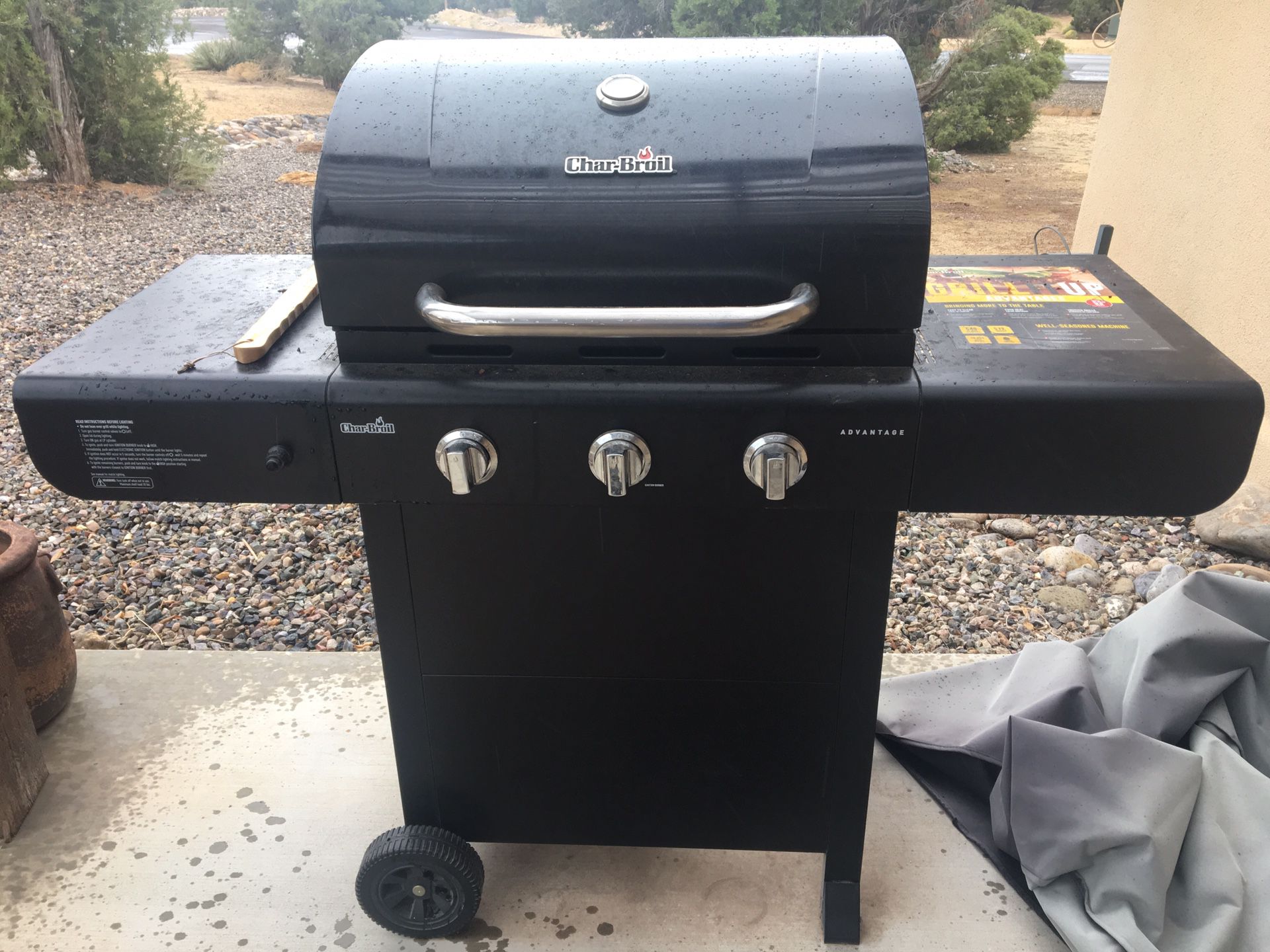 Charbroil gas grill w cover