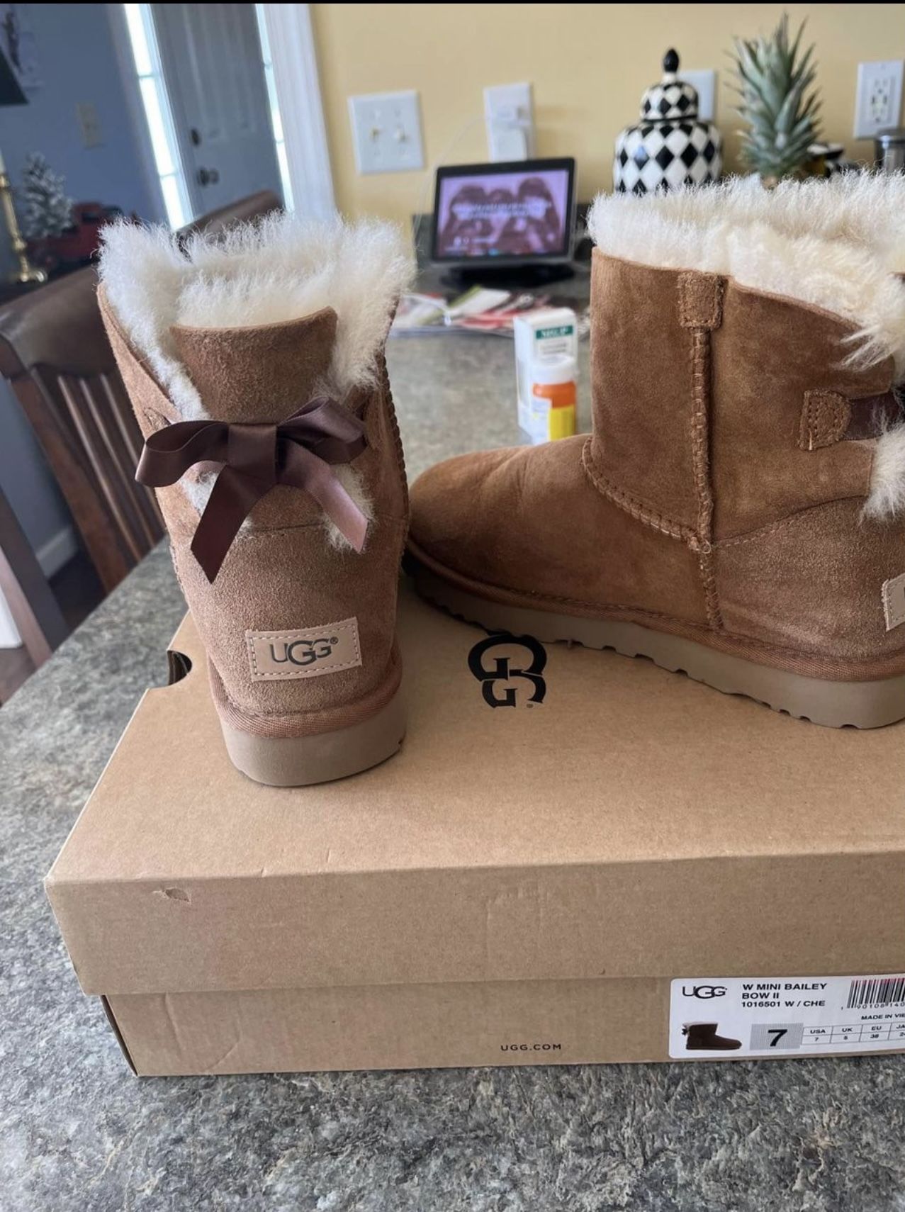 UGG 