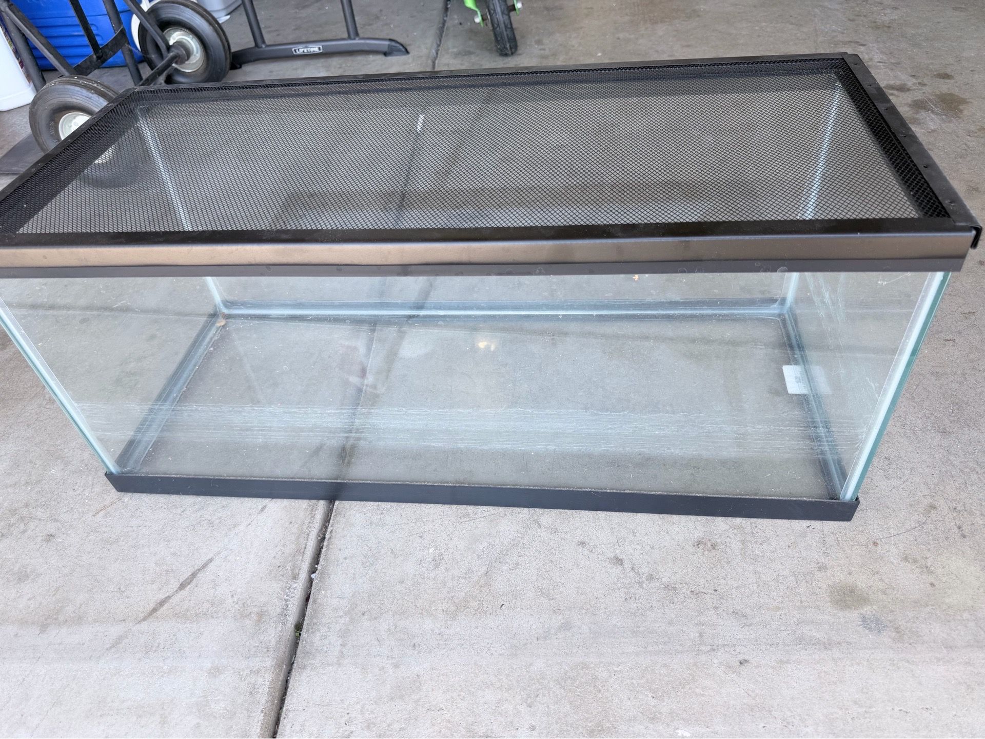 20 gallon fish/turtle tank with lid