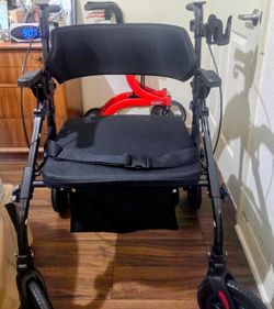 Walker/Wheelchair