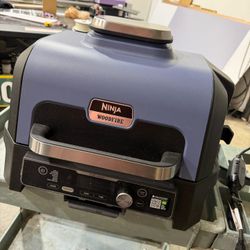 Ninja OG951 Woodfire Pro Connect Premium XL Outdoor Grill & Smoker, Bluetooth, App Enabled, 7-in-1 Master Grill, BBQ Smoker, Outdoor Air Fryer, Woodfi