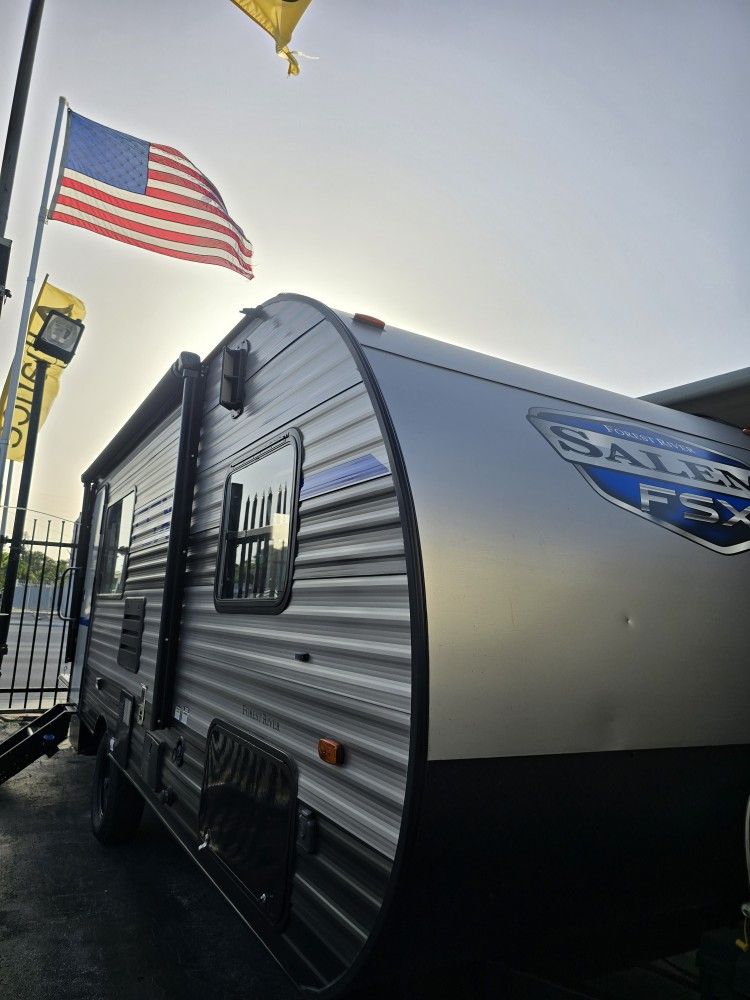 Toy Hauler 18ft Rv Travel Trailer 2022