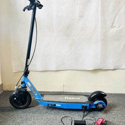 E100 Electric Blue Razor Scooter