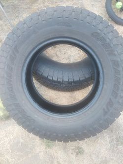 2 used tires 275/70R18