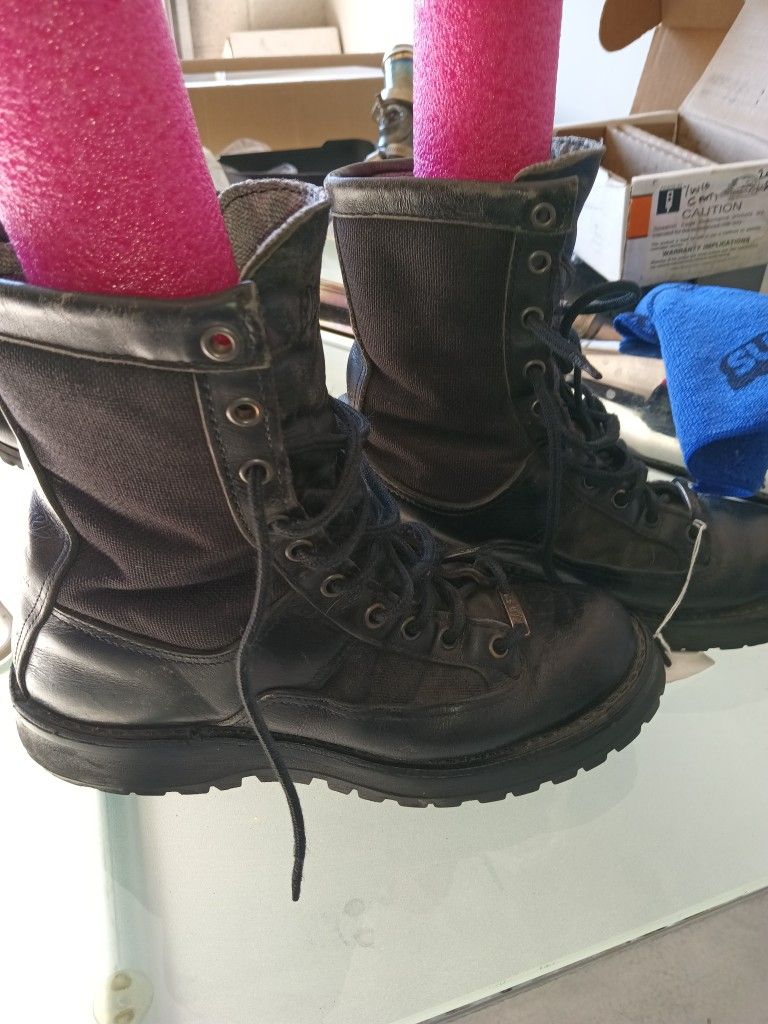 Women's Size 7 1/2 Tactical Danner Boots