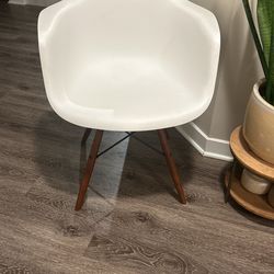 Mid Century Style Chair $25