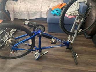 Giant Rainier 26in Mountain Bike - Disc Brakes RockShox
