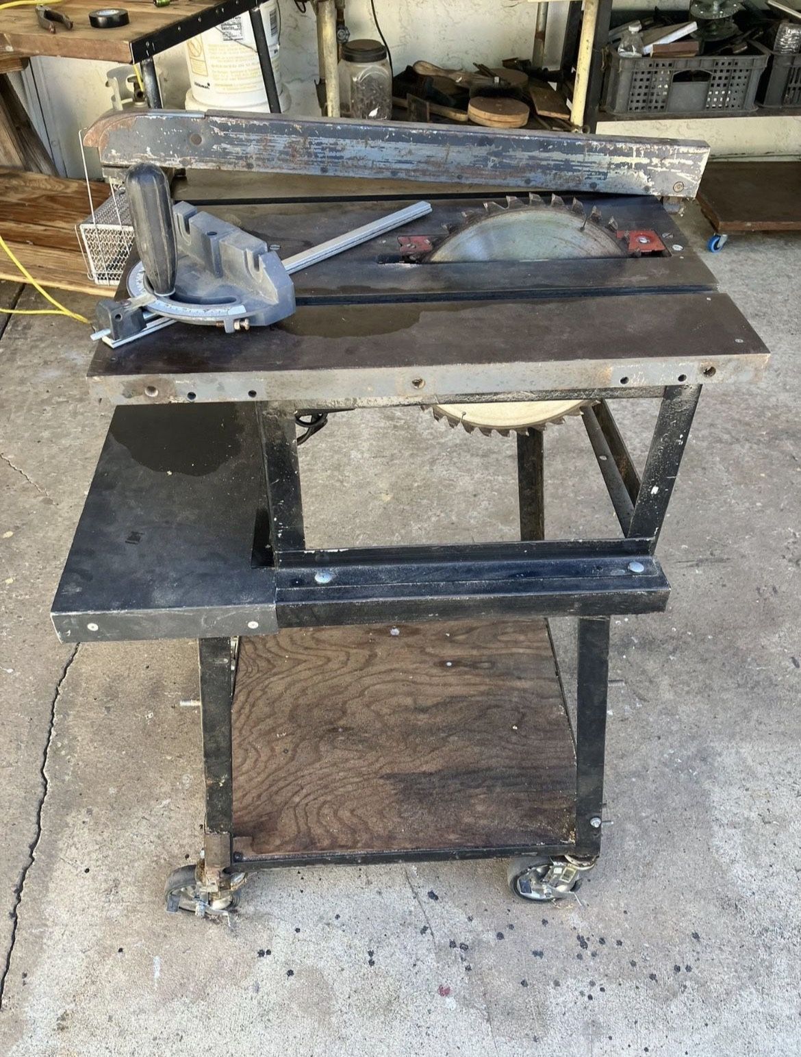 Table Saw with Cart and Castors