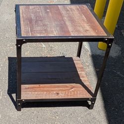 RUSTIC END TABLE. ACCENT TABLE. SEE DESCRIPTION BELOW ⬇️
