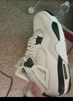 Size 8 Air Jordan 4 Retro Sneaker