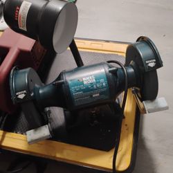 Black An Decker Bench Grinder With Light 