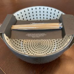 Brand New 26 Ounce Noodle Bowl With Chopsticks