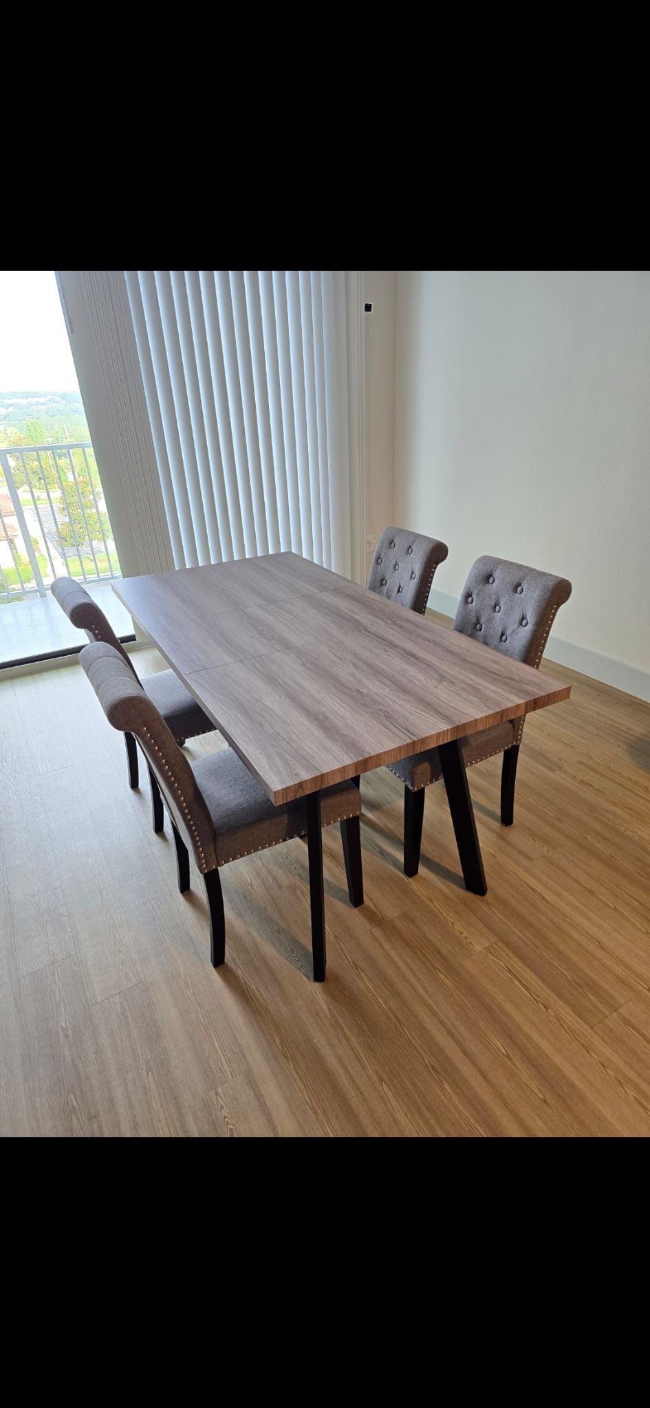 Dinning Table With 4 Chair