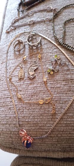 Todo es joyeria es sterling silver 925  en buenas condiciones no pedacera todo $100