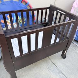 mini crib