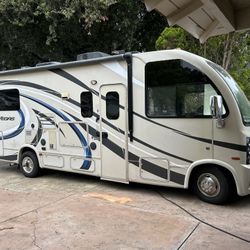 LOW Miles - Thor Motorhome 24.1