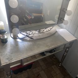 Vanity Girl Mirror With Table 