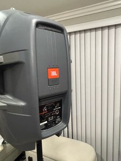 JBL EON   315 powered speaker with stand
