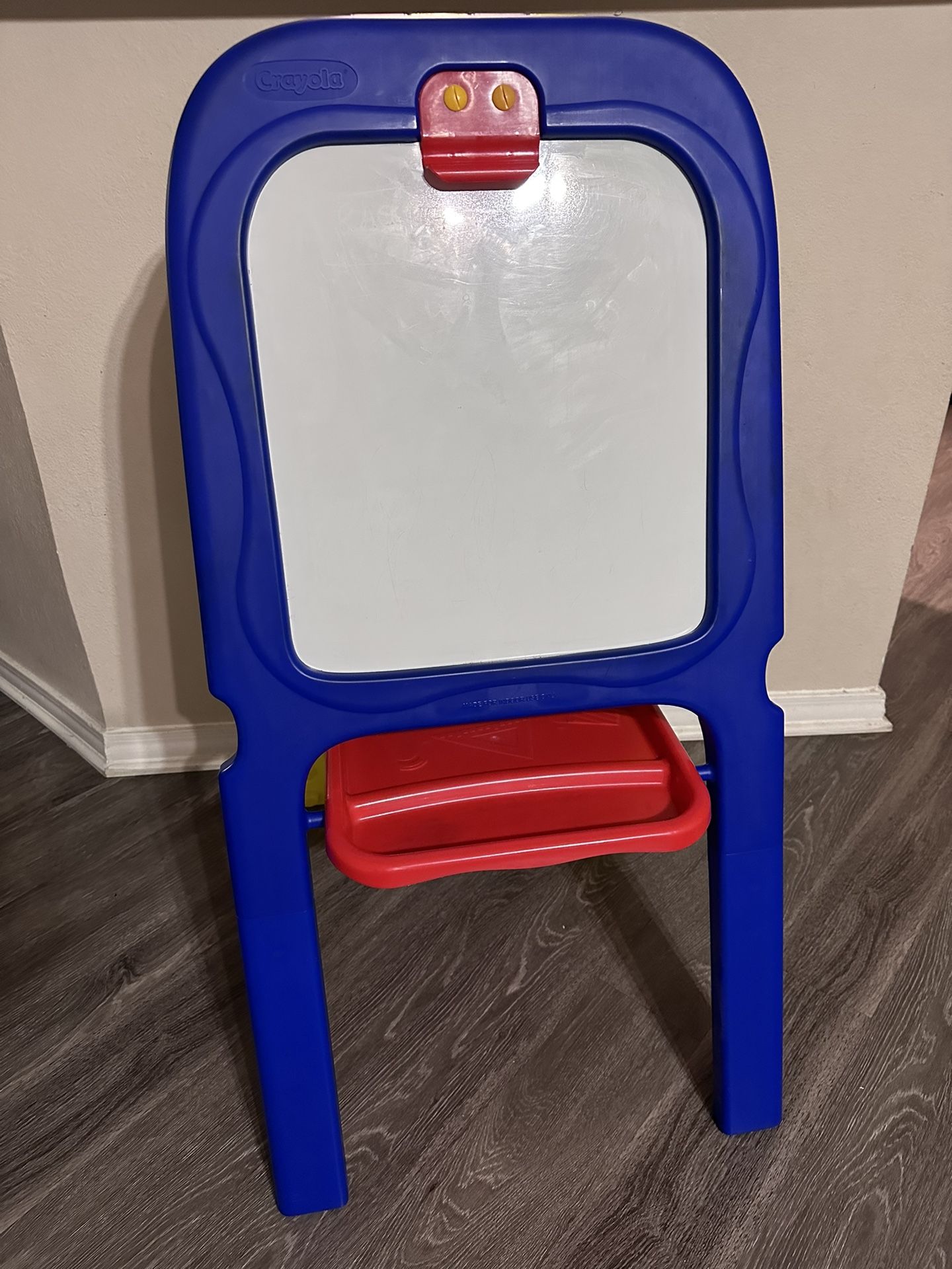 Melissa And Doug Art Easel With White Board for Sale in Jersey City, NJ -  OfferUp