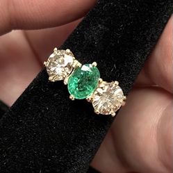 14kt Yellow Gold 2.55 CT Diamond & 2.3 CT Emerald Ring
