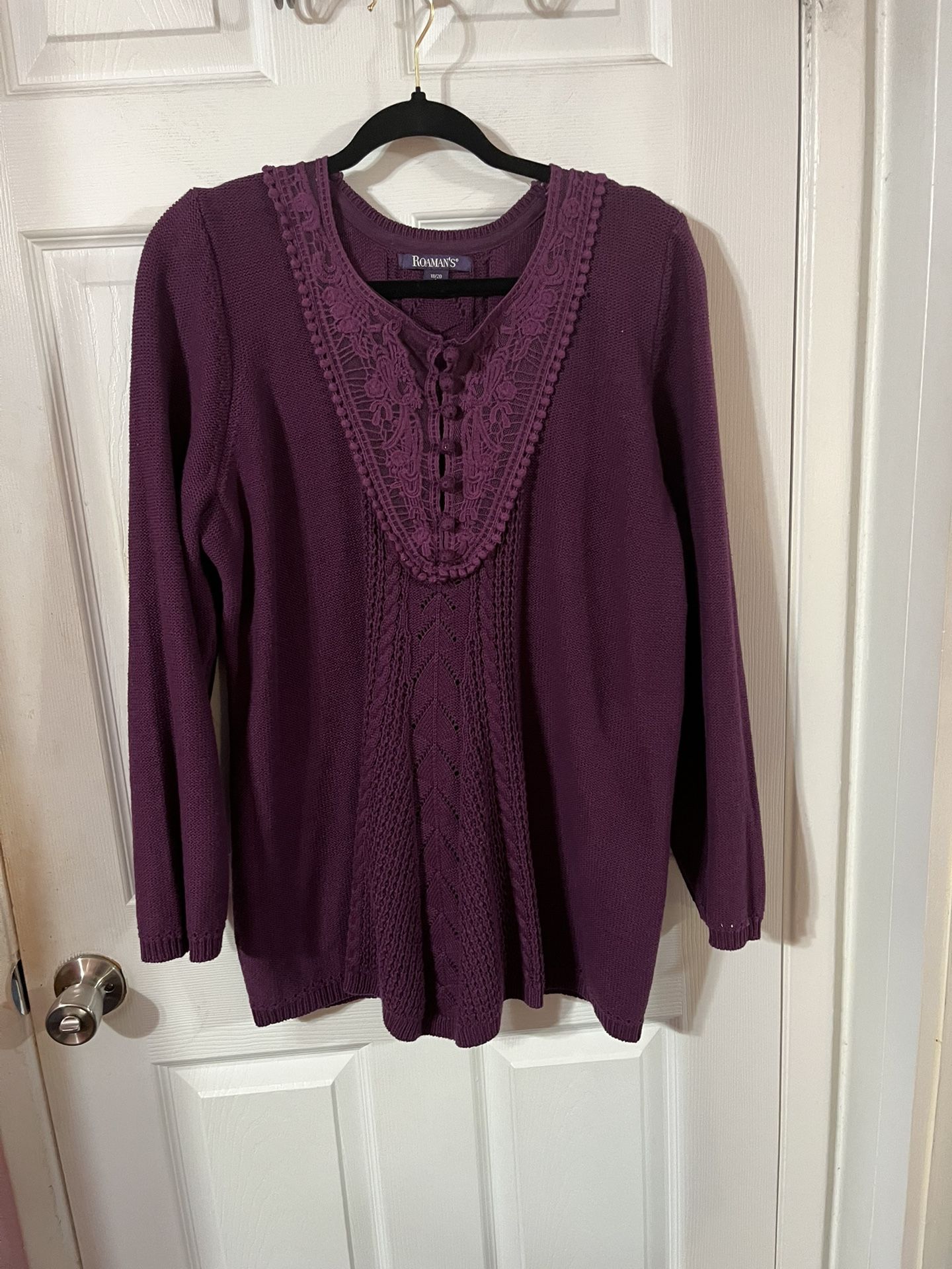 Women’s Size 18 / 20 Pullover Tunic Length sweater with long sleeves. Very pretty back. New never worn.