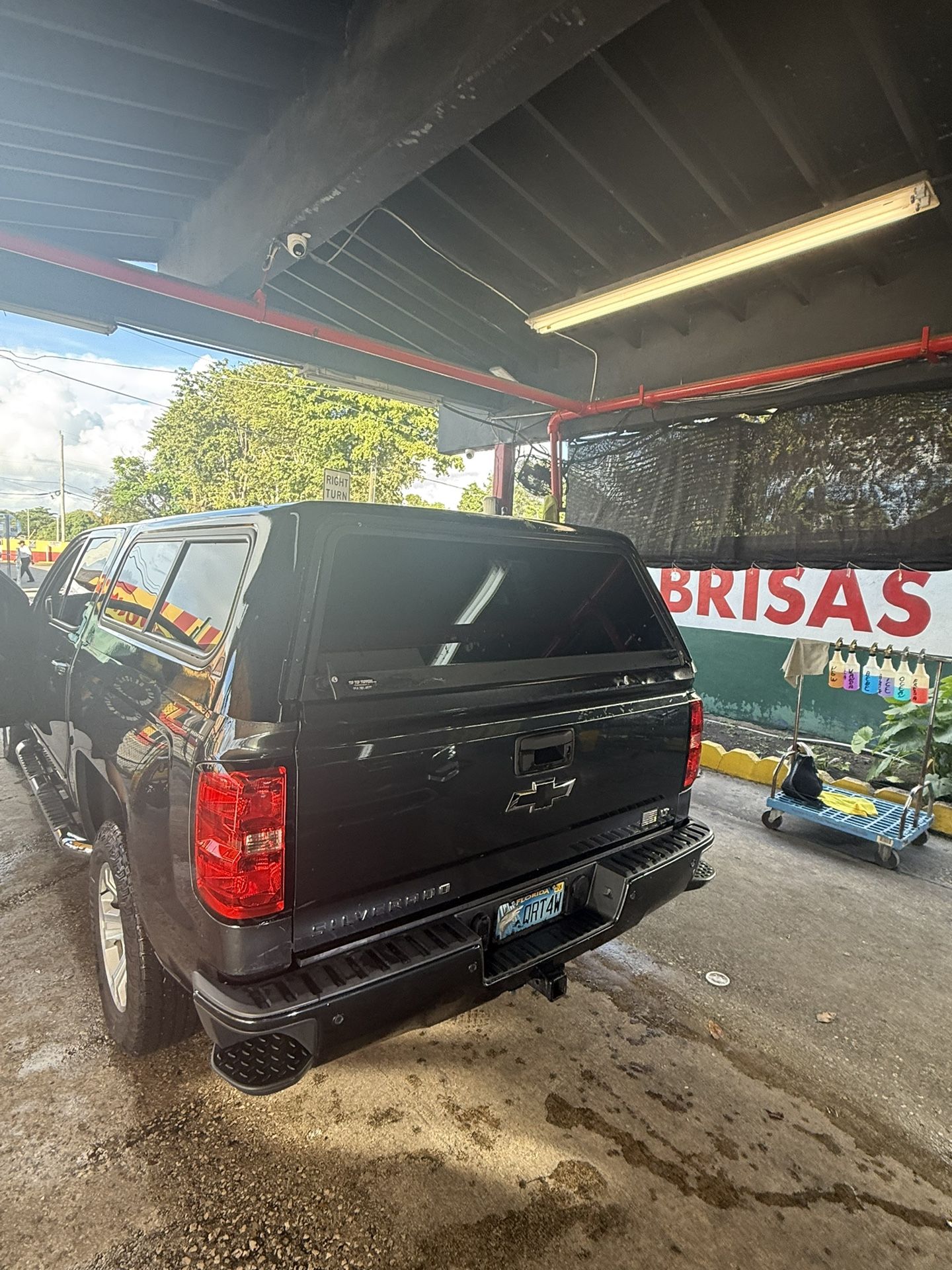 Leer Camper Shell for 2014–2018 Silverado 1500 Crew Cab (5’8 Bed)