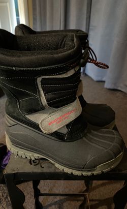 Young boy Kid Size 12 Weatherproof boots snow boots