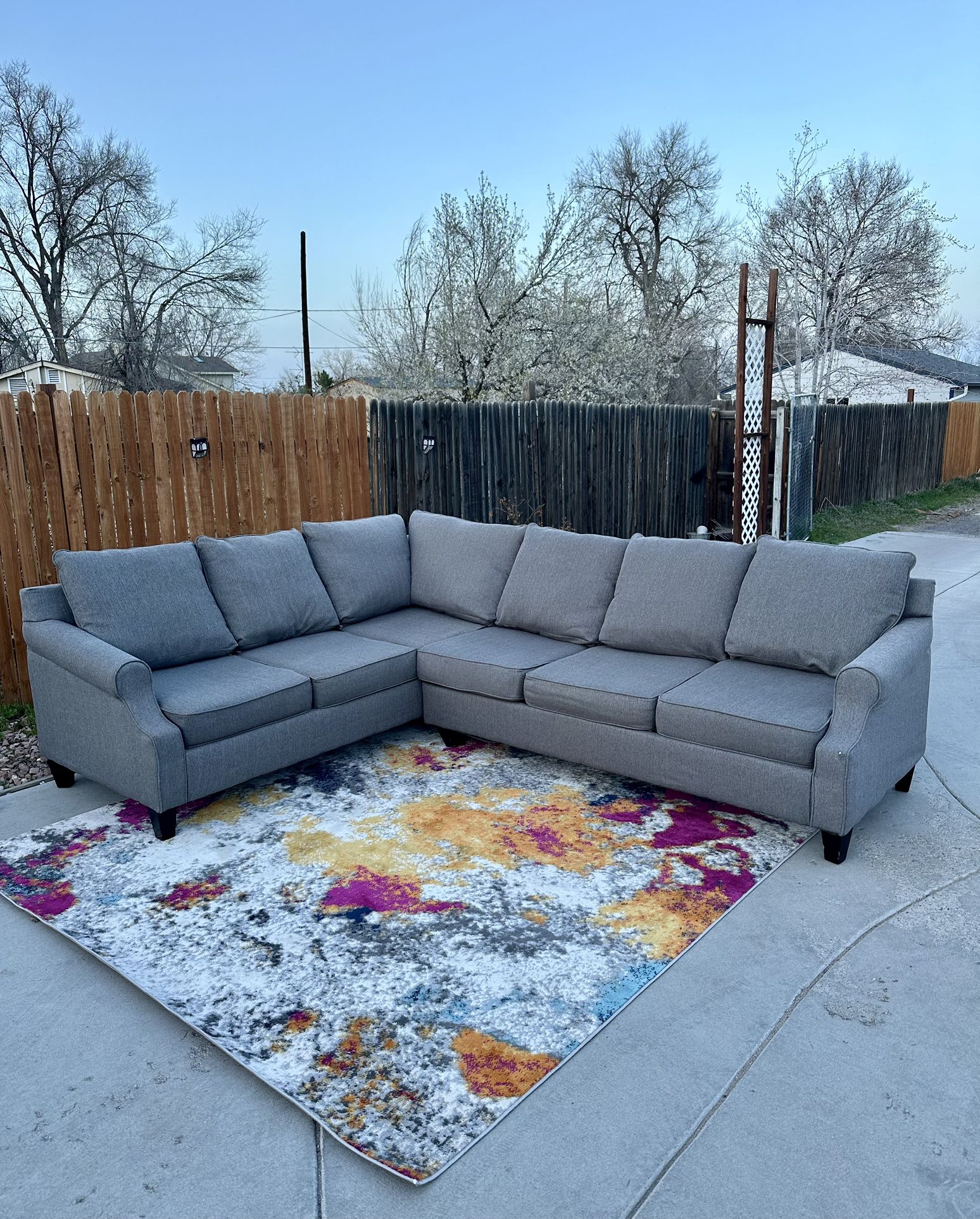 🚚 FREE DELIVERY ! Beautiful Grey Sectional Couch