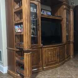 Entertainment center 