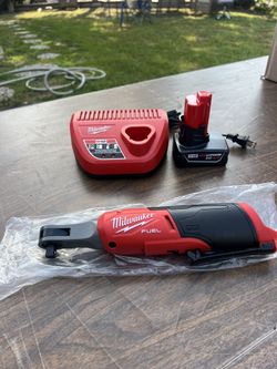 Milwaukee M12 FUEL 12-Volt Lithium-Ion Brushless Cordless High Speed 3/8 in. Ratchet