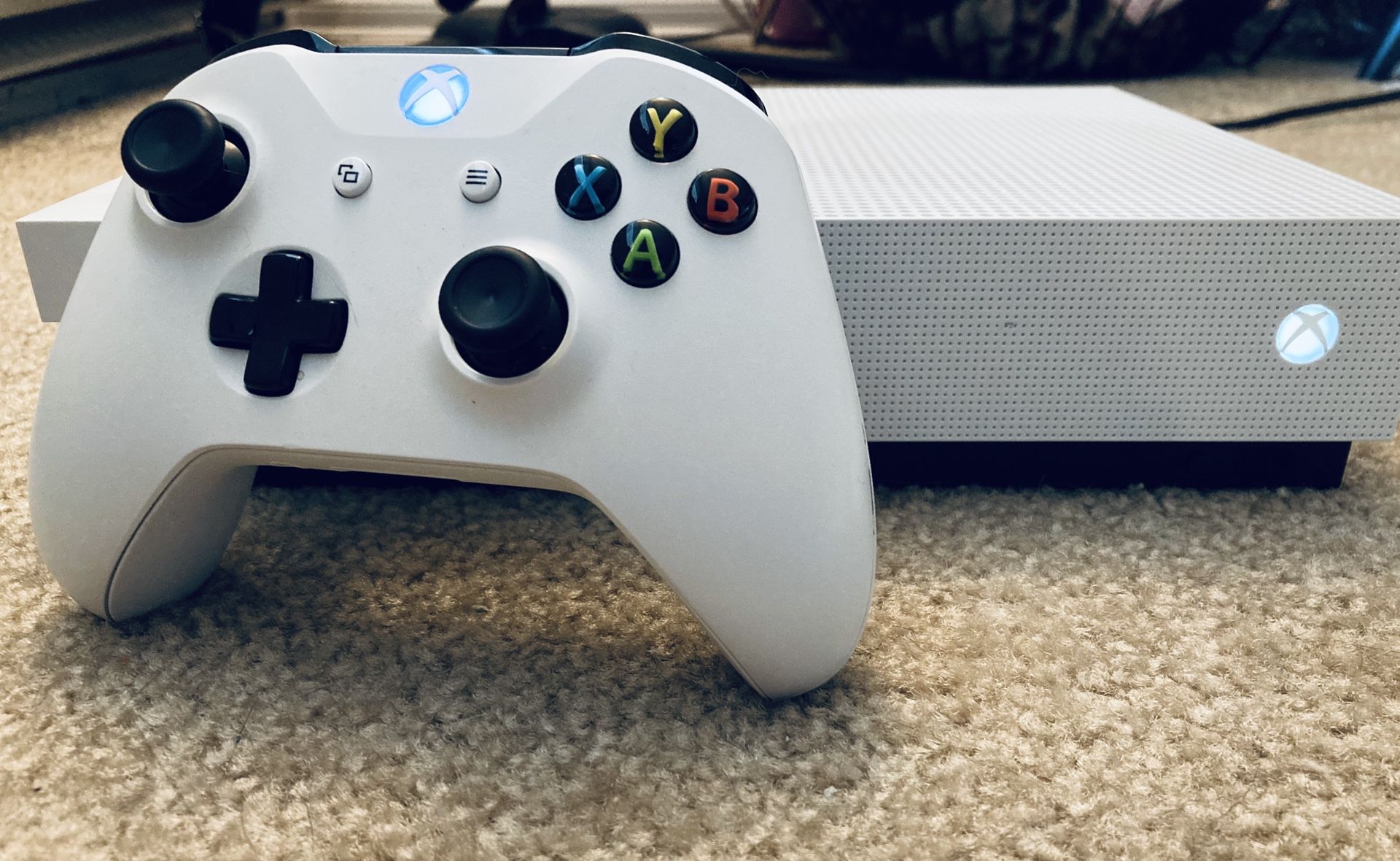 XBOX One S 500GB + optional 7 game bundle