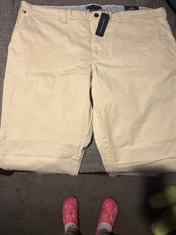 Tommy Hilfiger Chino Shorts – New with Tags 42/32 size