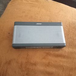 BOSE  SOUNDLINK BLUETOOTH SPEAKER III