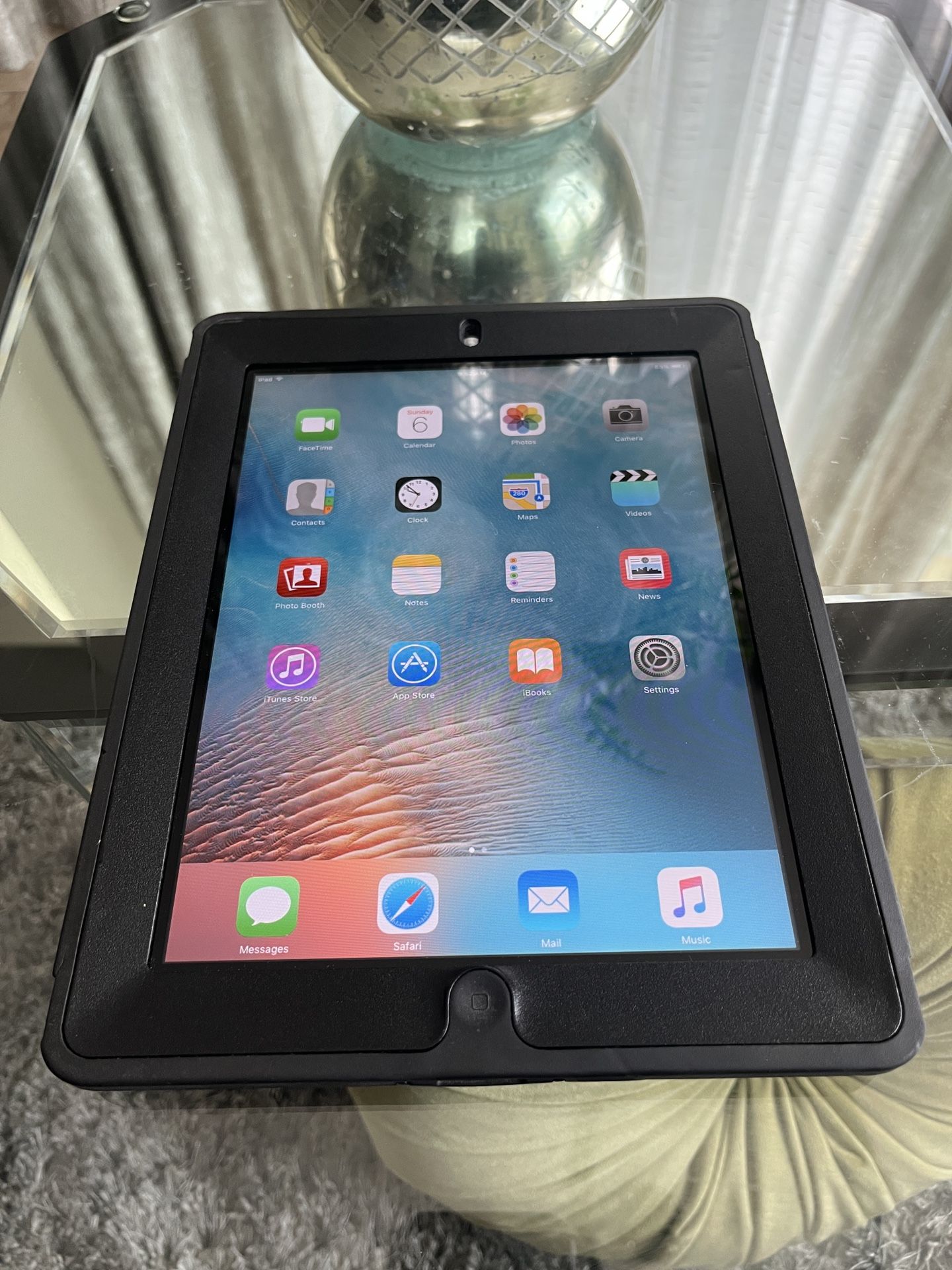 Apple iPad 2nd Gen Black A1395 16GB Tablet 9.7” iOS 9.3.5 - $25