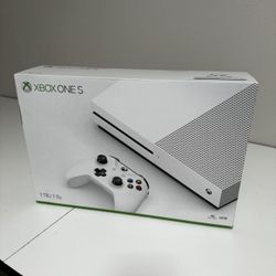 Xbox One S 1TB with controller (White)