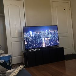 Brand New 50 Inch Onn Roku 4k UHD Tv