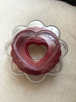 Vintage Tupperware 5 piece Stackable cookie cutter set
