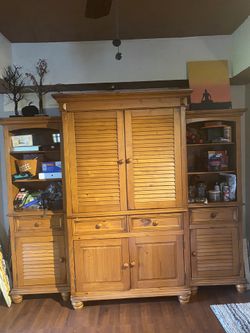 Wall Cabinet / Bureau
