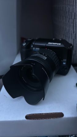 Olympus E-300 evolt photo camera