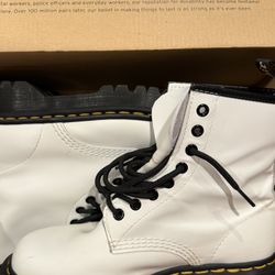 Dr. Martens White Leather Boots – Size 7 US / 38 EU – Like New